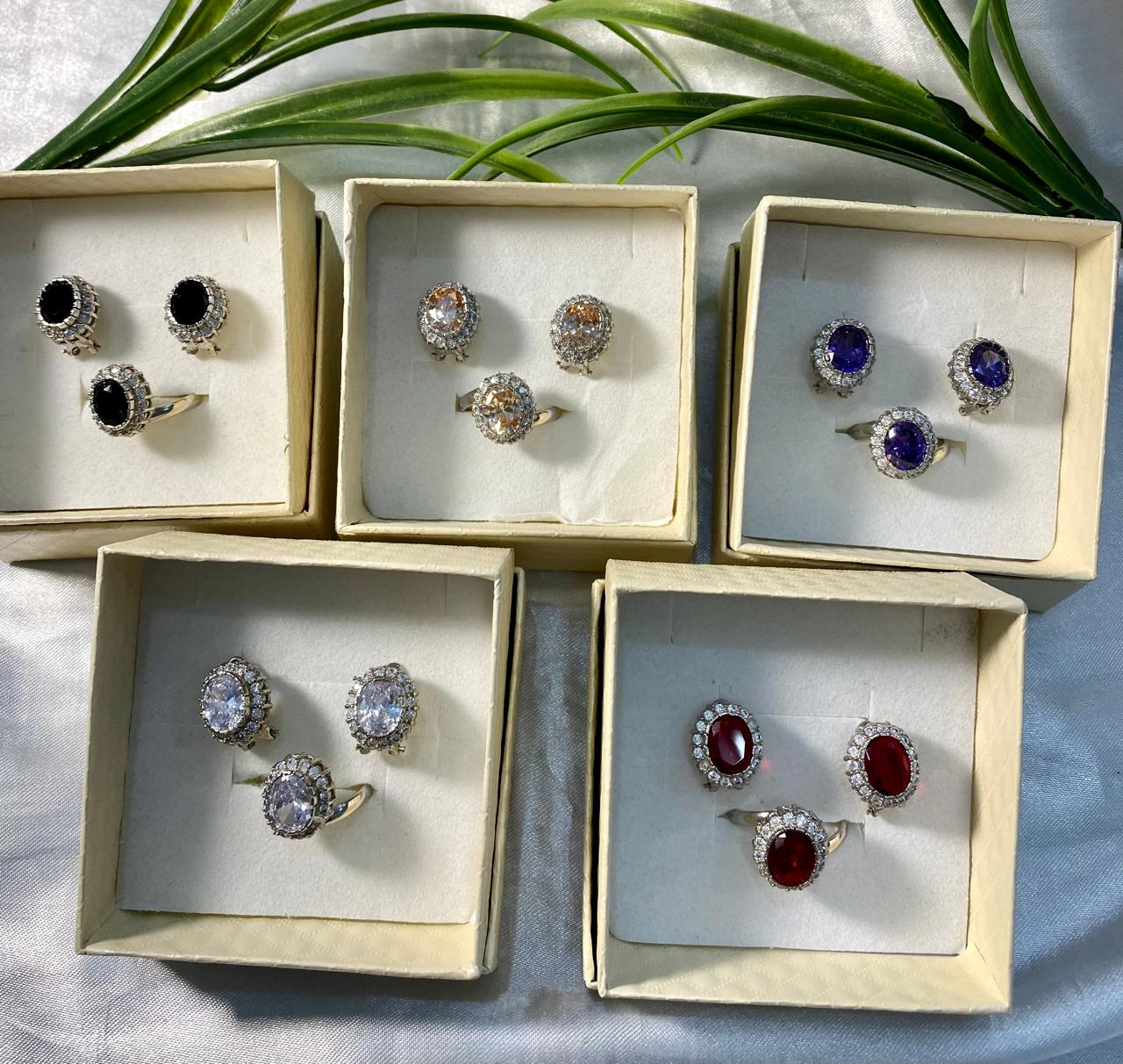 Juego de aretes y anillo estilo princesa en Rodio