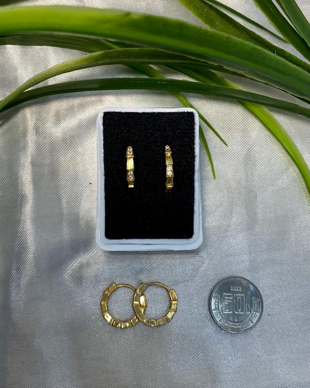 Arete tipo Huggies, Chapa de oro