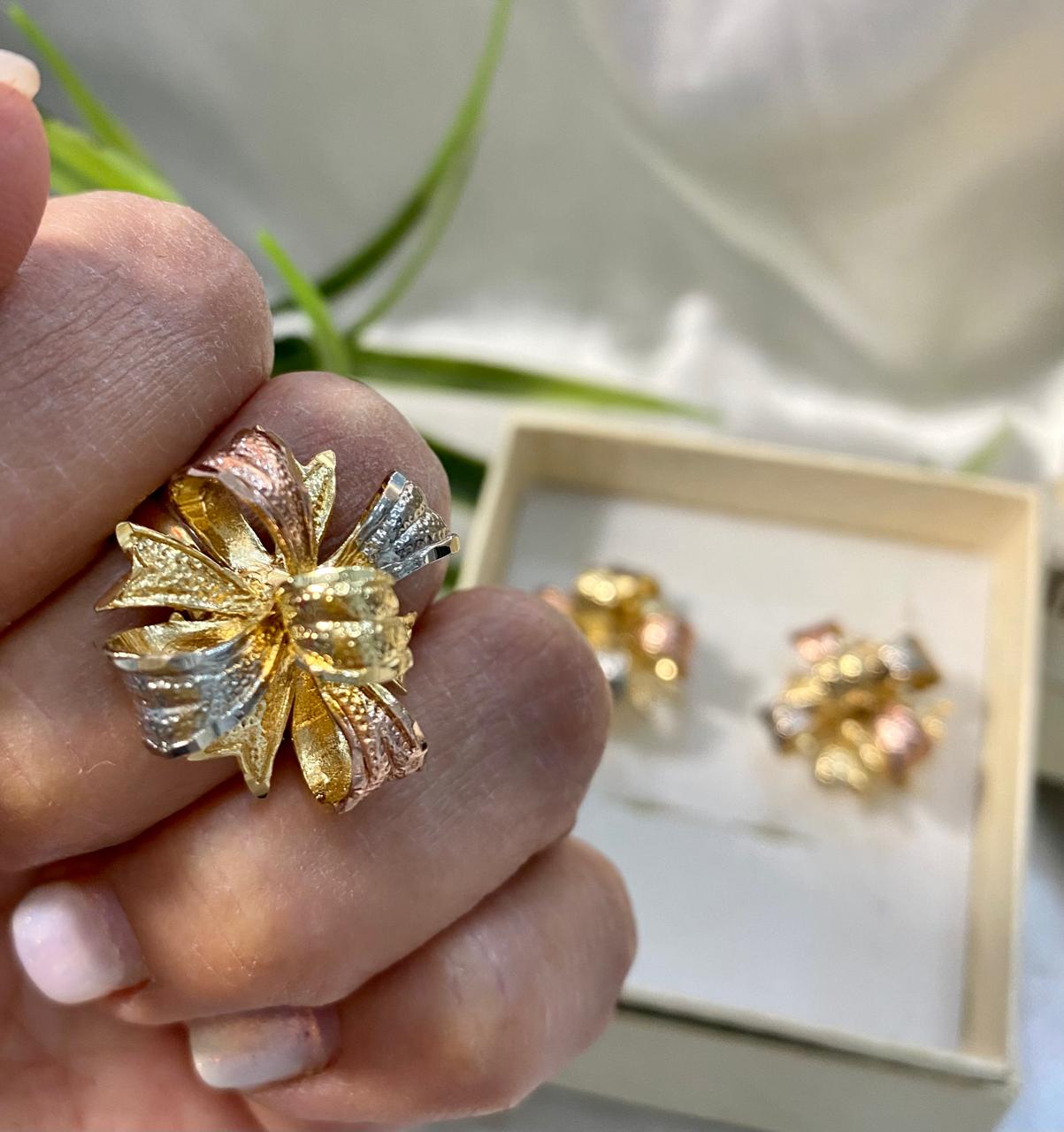 Juego de aretes y anillo de Moño en oro florentino, Chapa de oro
