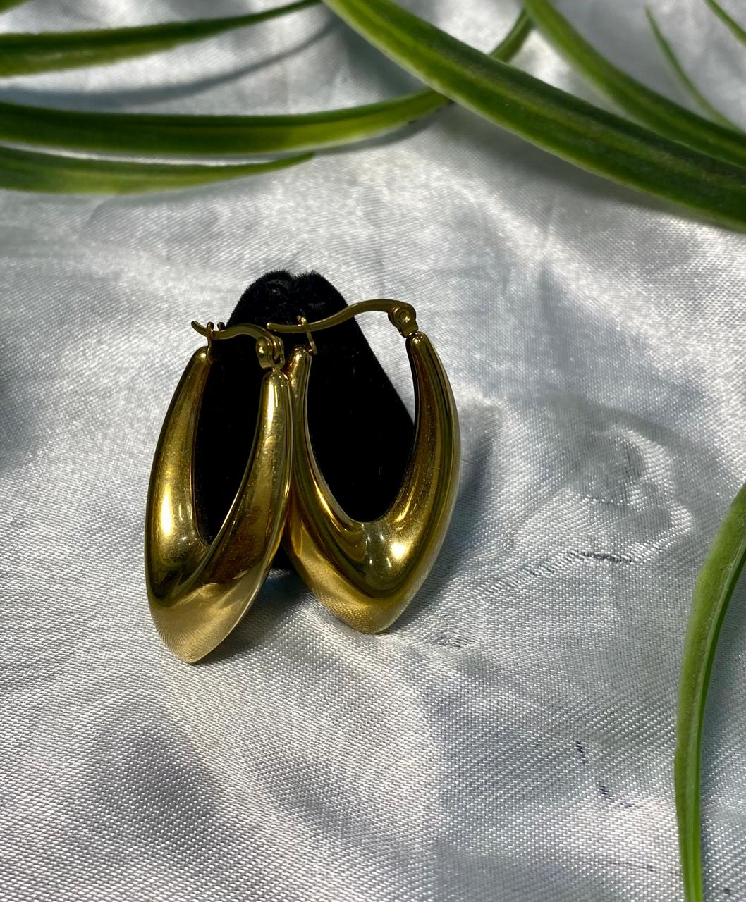 Arracada punta en Acero inoxidable .